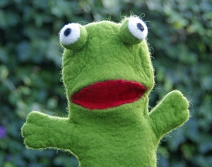 Kikker van vilt – felted frog