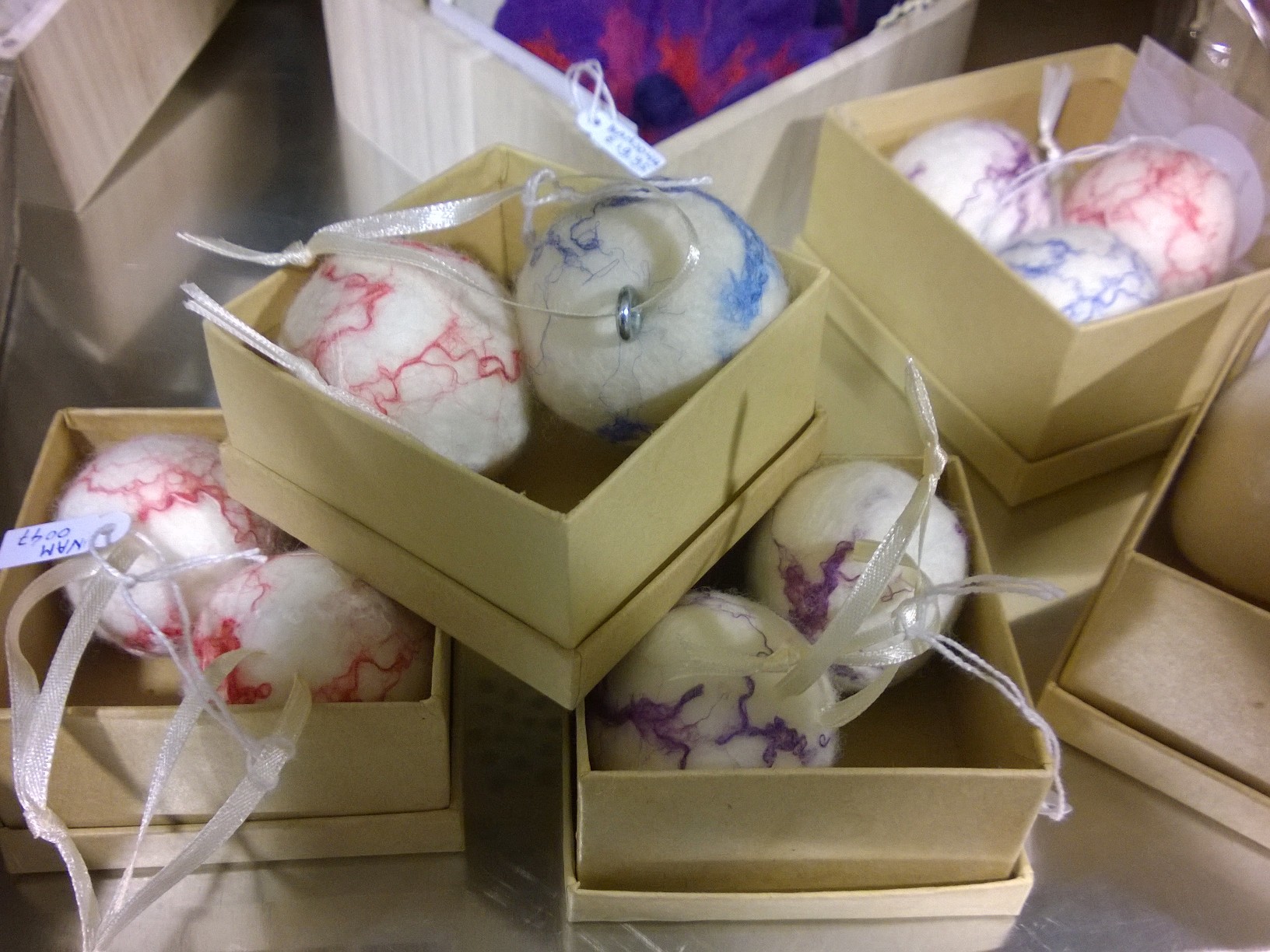 Kerstballen van vilt en andere kerstcadeautjes – felted christmas presents
