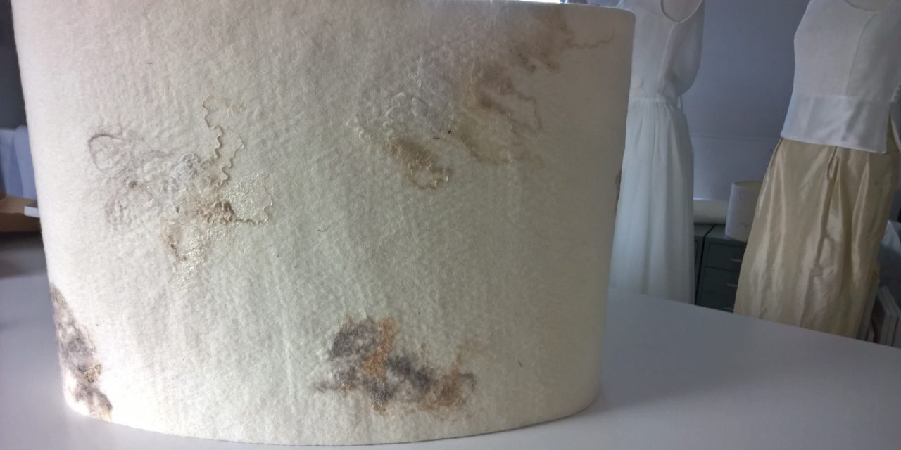 Een bijzondere lampenkap van vilt